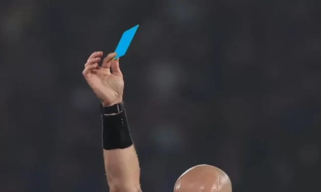 ¿Nueva regla para el fútbol? Evalúan sanciones con una tarjeta azul