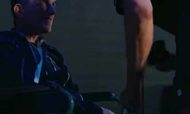 Fernando Belasteguín hizo emocionar al Polideportivo por su mensaje para Pato Estruch