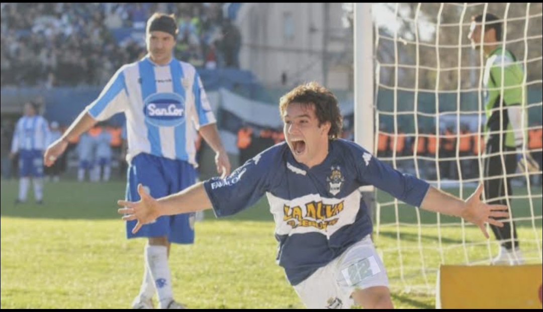 Jugó en el fútbol grande, fue clave en una Promoción y llega a una liga cercana