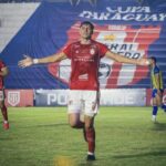 Un pehuajense marcó el gol para que su equipo siga arriba en la segunda división de Paraguay