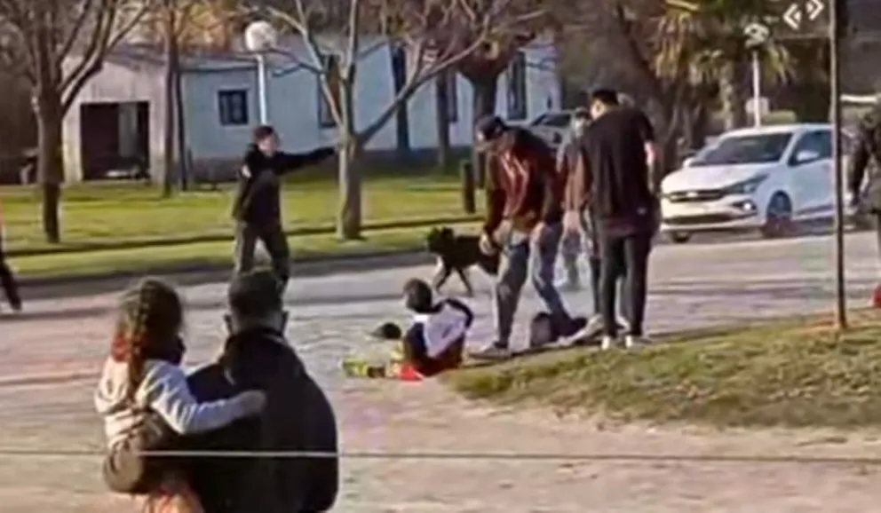En una liga cercana: Denunciaron agresiones, insultos y lanzamiento de piedras y una botella contra el colectivo que trasladaba al plantel visitante.