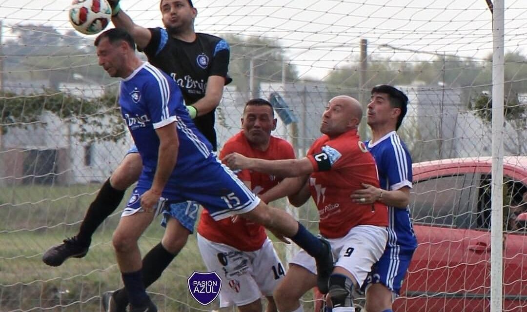 Fútbol Senior: Nueve equipos en 6 puntos en el +40 y dos punteros en el +50
